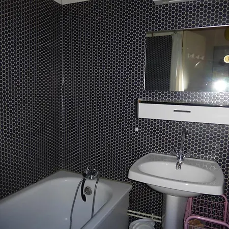 Studette 2 Pers. Avec Box A Skis, - Fr-1-804-52 *