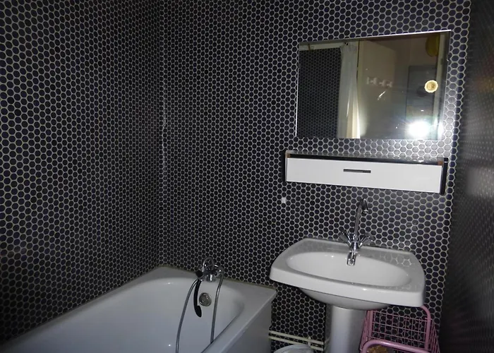 Studette 2 Pers. Avec Box A Skis, - Fr-1-804-52 *